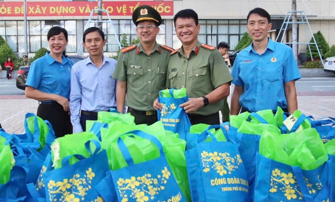 Một thập kỷ gắn bó với đoàn viên, công đoàn cơ sở