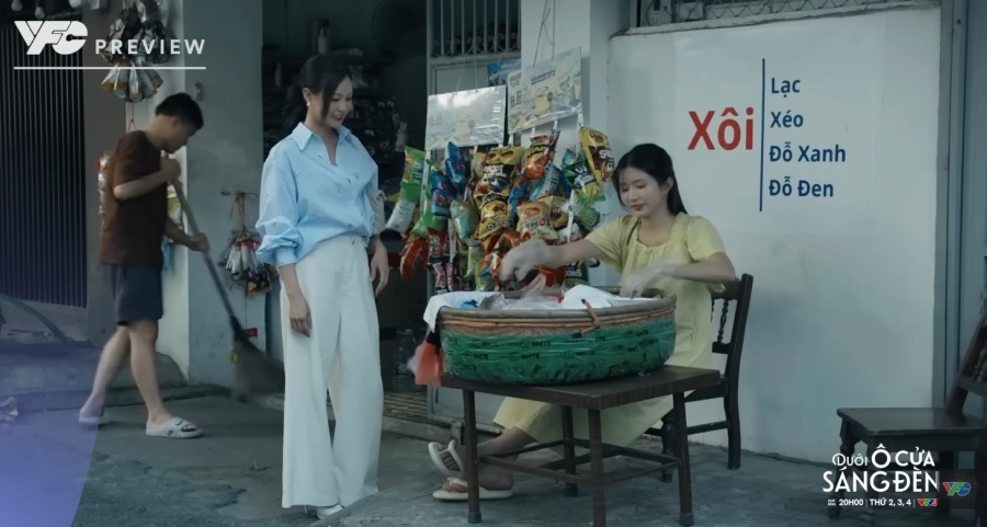 Vân tò mò hỏi về mối quan hệ của Diệu và Sơn. Ảnh: VFC