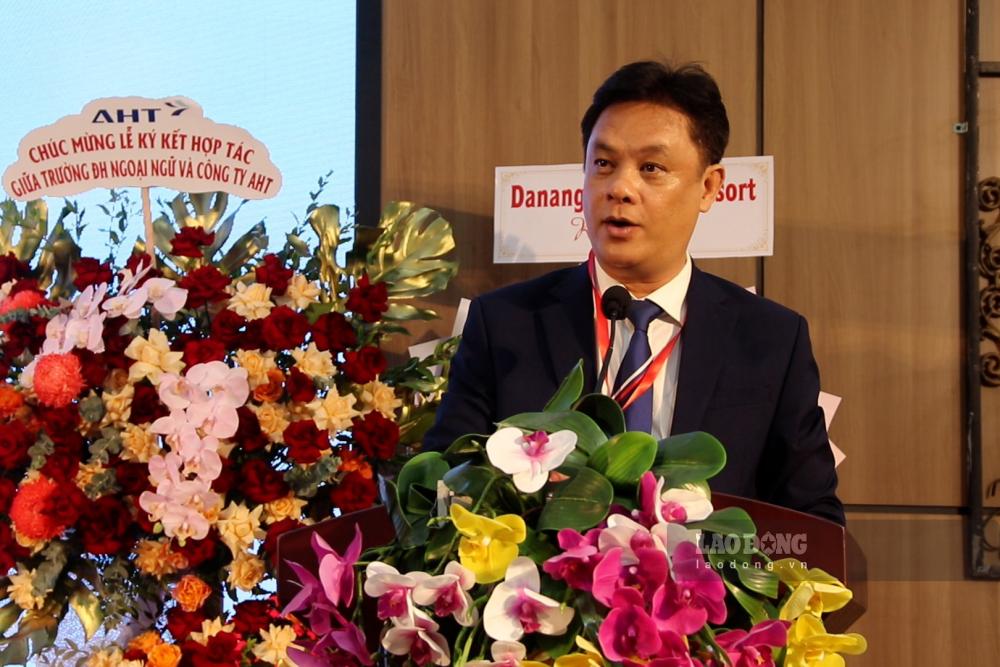 PGS.TS. Nguyễn Văn Long - Hiệu trưởng Trường Đại học Ngoại ngữ, ĐHĐN phát biểu tại chương trình. Ảnh: Thanh Huyền