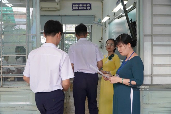 Tuyển bổ sung lớp 10 TPHCM: Nhiều trường nhận hồ sơ tổng 3 môn 9 điểm