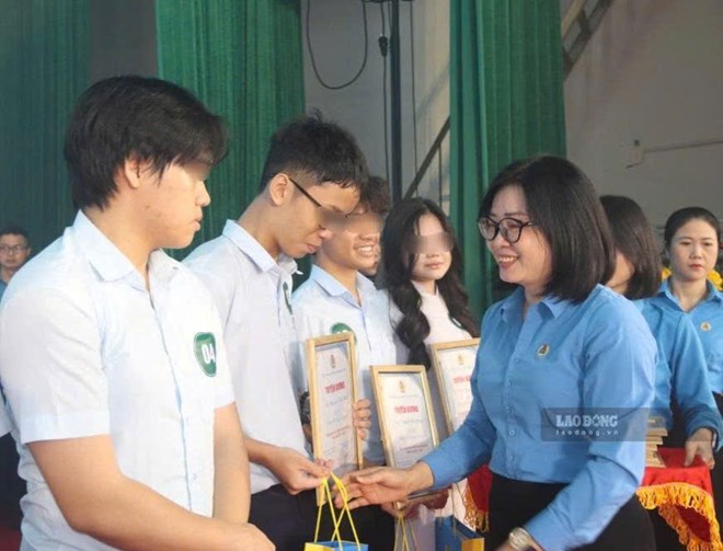 Gần 490 triệu đồng tiếp sức cho con đoàn viên, người lao động vượt khó, học giỏi