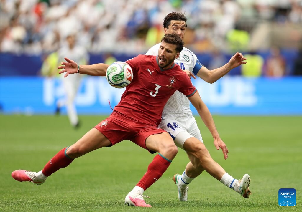 Goncalo Inacio không thể cạnh tranh vị trí với những cầu thủ như Ruben Dias ở tuyển Bồ Đào Nha. Ảnh: Xinhua