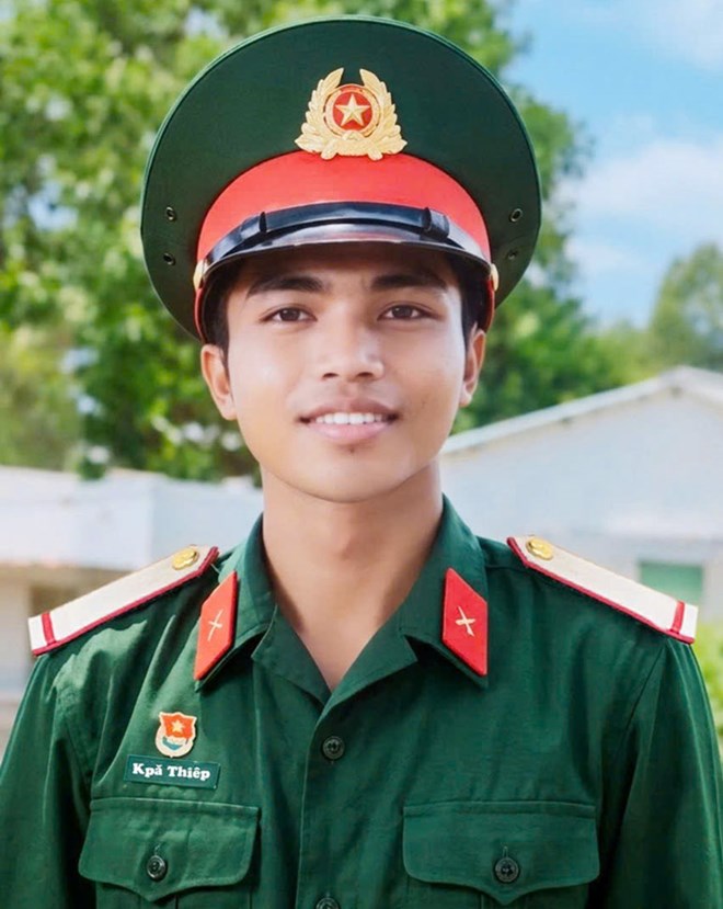 Truy tặng bằng khen chiến sĩ hy sinh khi cứu 2 người bị điện giật