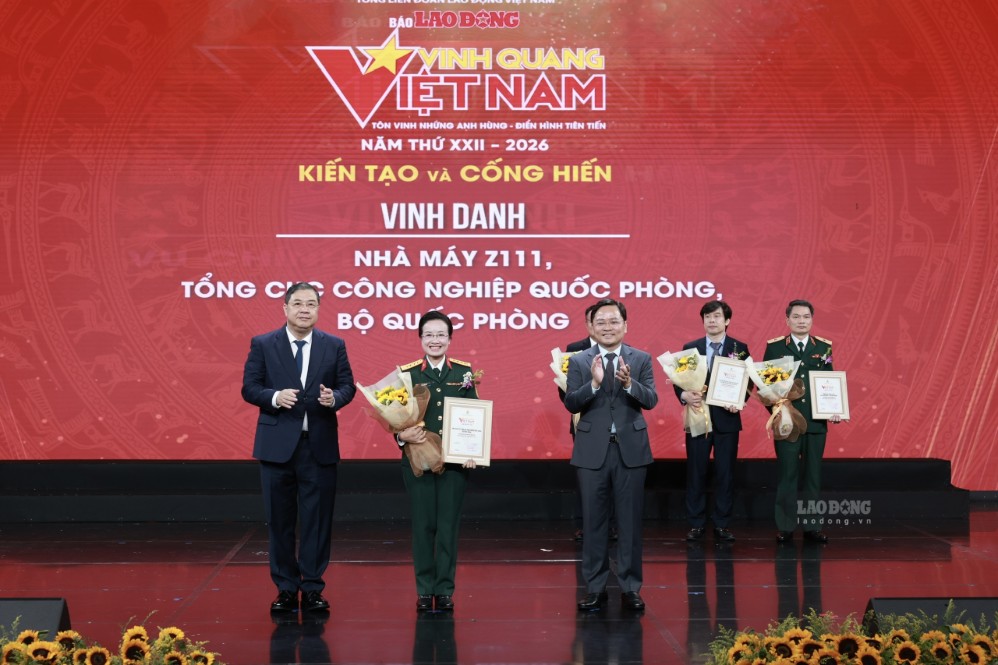 Nhà máy Z111 - Tổng cục Công nghiệp Quốc phòng, Bộ Quốc phòng được vinh danh. Ảnh: Hải Nguyễn