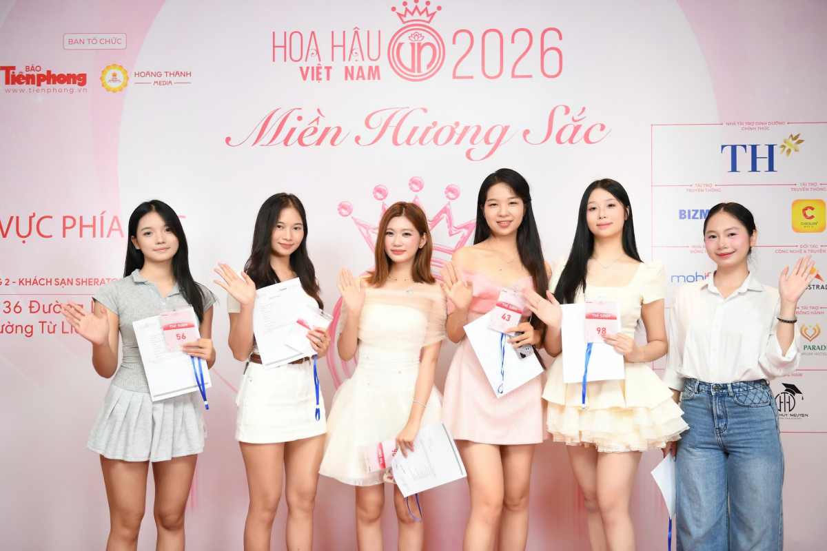 Nhiều thí sinh có mặt từ sớm để ghi danh tham dự cuộc thi. Ảnh: Ban Tổ chức