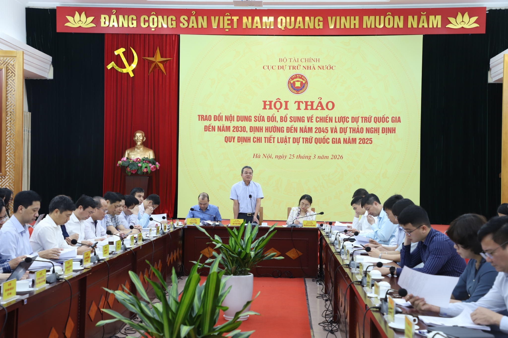 Bài 1: Tô đậm truyền thống vẻ vang, xây dựng ngành Dự trữ Nhà nước phát triển vững mạnh