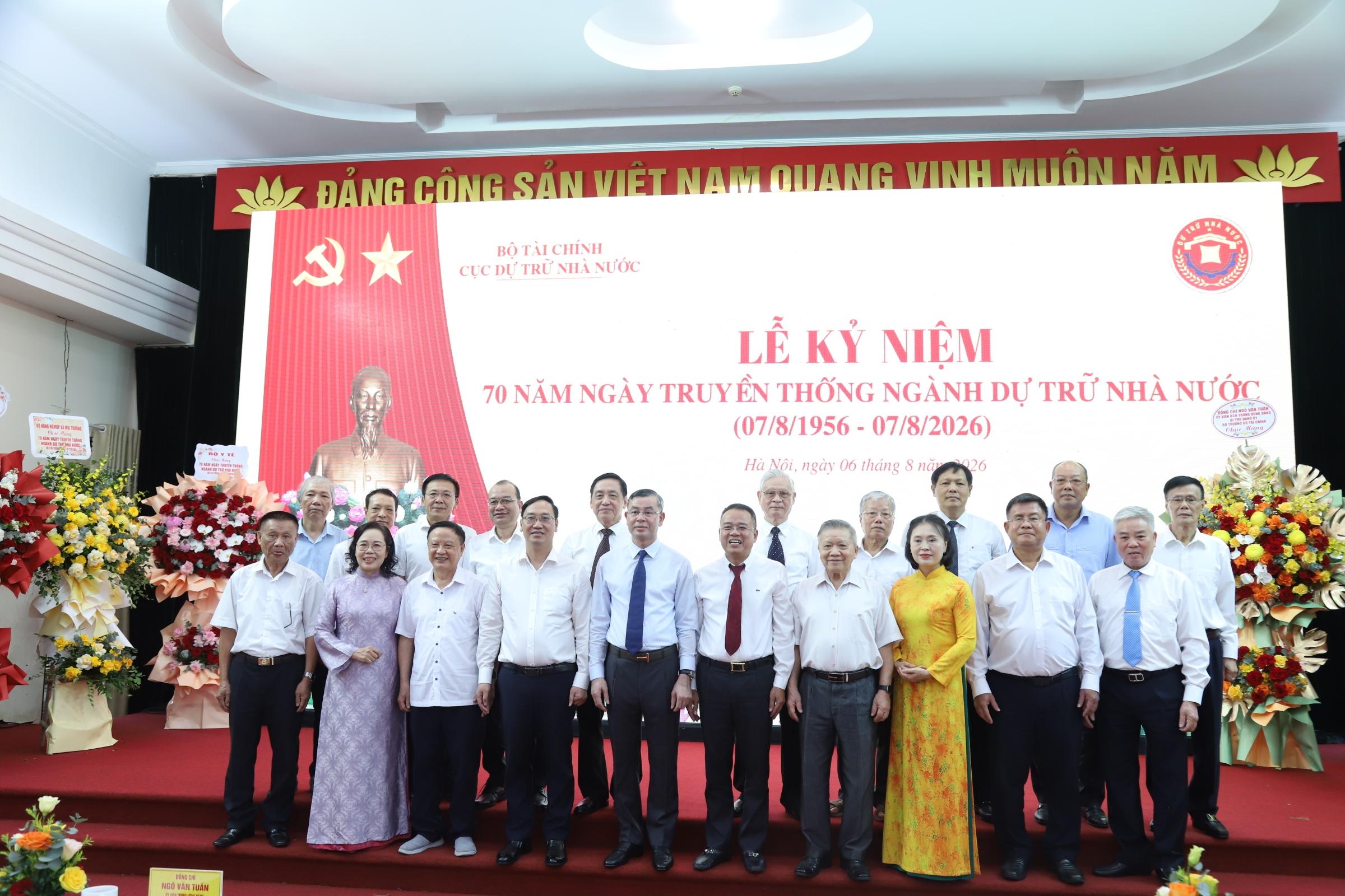 Long trọng kỷ niệm 70 năm ngày truyền thống ngành Dự trữ Nhà nước Long trọng kỷ niệm 70 năm ngày truyền thống ngành Dự trữ Nhà nước