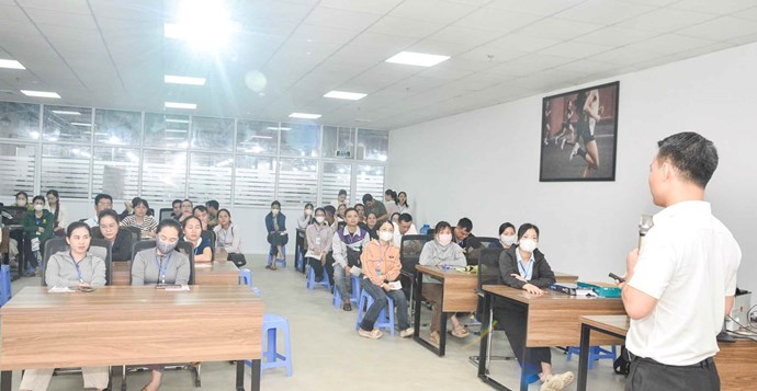 Kết nối việc làm cho gần 200 lao động hưởng trợ cấp thất nghiệp