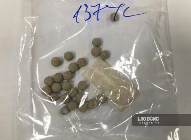 Nhiễm corticoid, mặt sưng phù vì thuốc đông y không rõ nguồn gốc