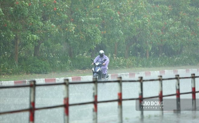 Cảnh báo 10 tỉnh có mưa to, nguy cơ thời tiết nguy hiểm trong 6 giờ tới