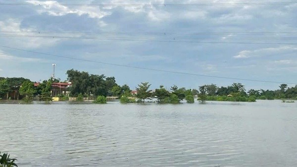 Mức nước nhiều sông ở Hà Nội dâng cao, nhiều nơi ngập lụt