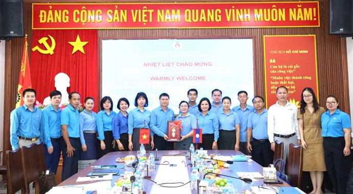 Công đoàn Xây dựng Việt Nam và Công đoàn Lào tăng cường chia sẻ kinh nghiệm