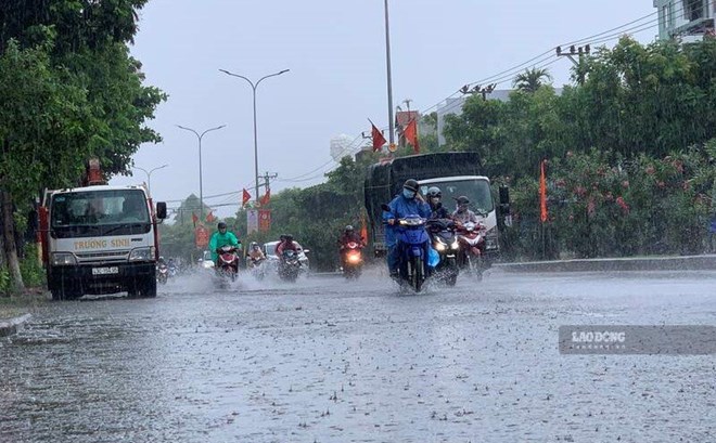 Dự báo khu vực mưa dông chiều và đêm nay, có nơi mưa to trên 80mm