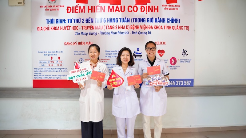 Người lao động Bệnh viện Đa khoa tỉnh Quảng Trị hăng hái hiến máu tình nguyện vào ngày 8.9. Ảnh: Bệnh viện Đa khoa tỉnh Quảng Trị