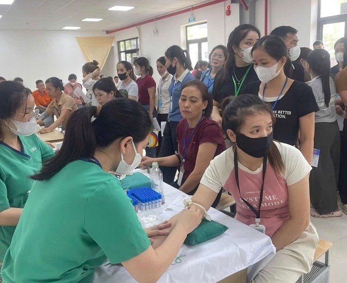 Gần 200 người lao động được khám sức khỏe định kỳ