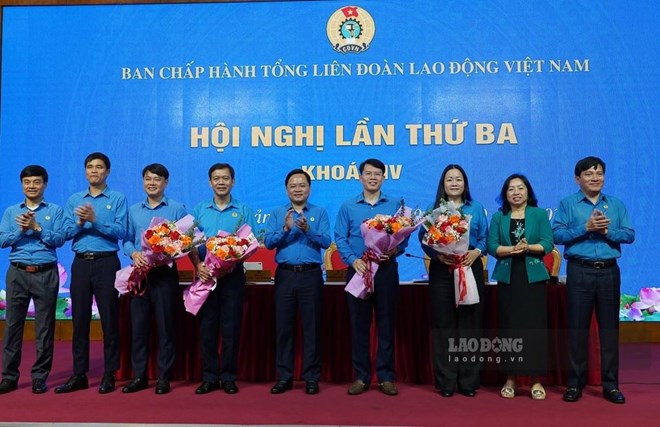 Bầu bổ sung các ủy viên Ban Chấp hành và Ban Thường vụ Tổng LĐLĐVN khóa XIV