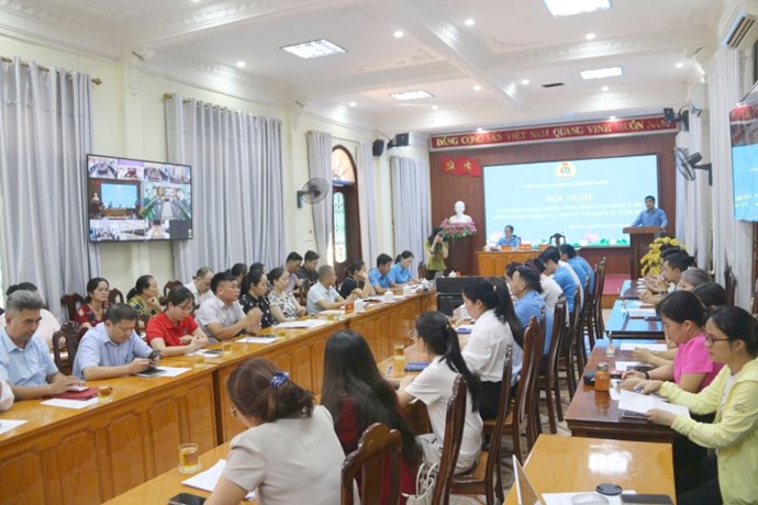 LĐLĐ tỉnh Điện Biên hướng về cơ sở, chăm lo Tết cho người lao động