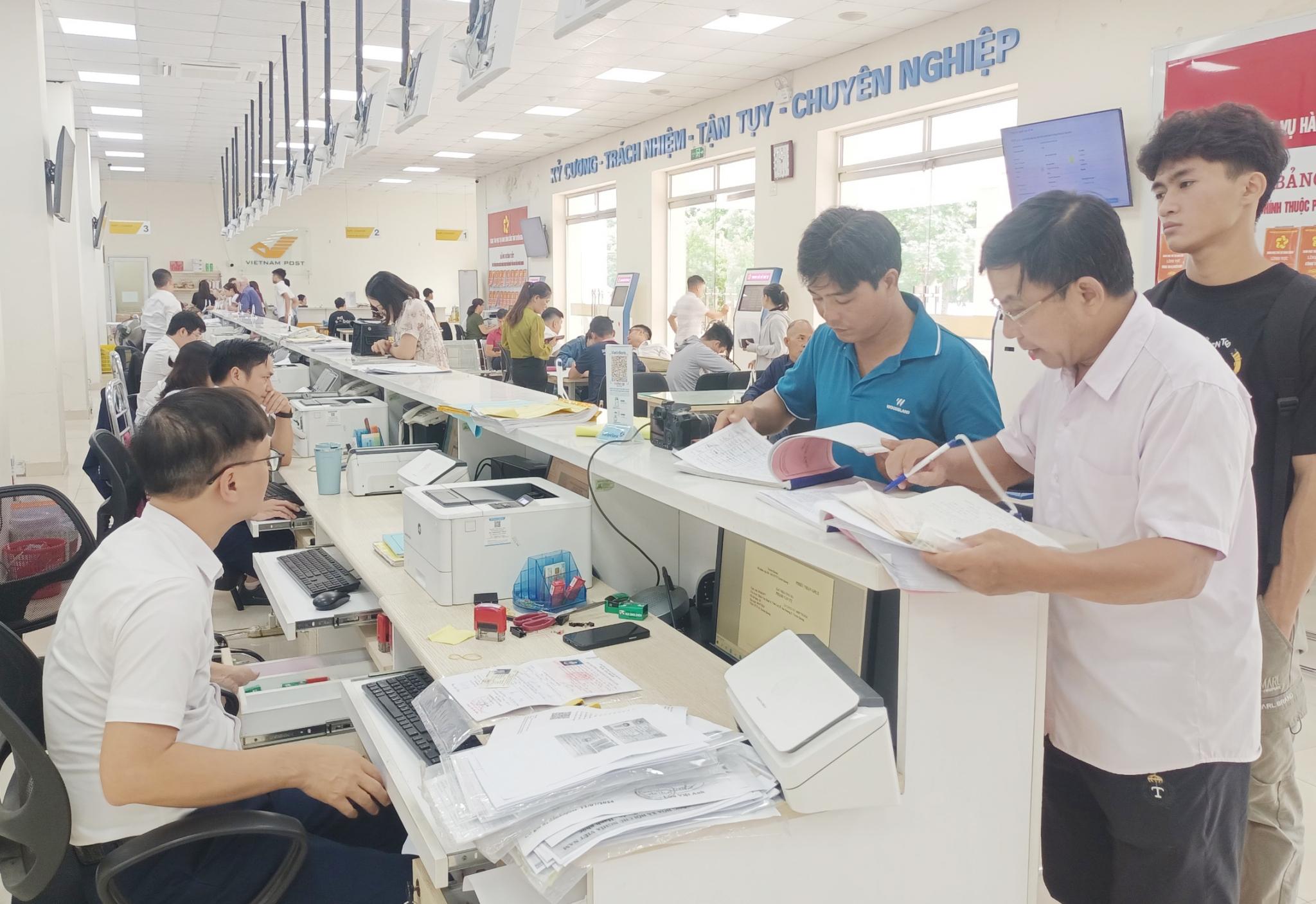 Cải cách thủ tục hành chính, nâng cao hiệu quả phục vụ người dân và doanh nghiệp thủ tục hành chính