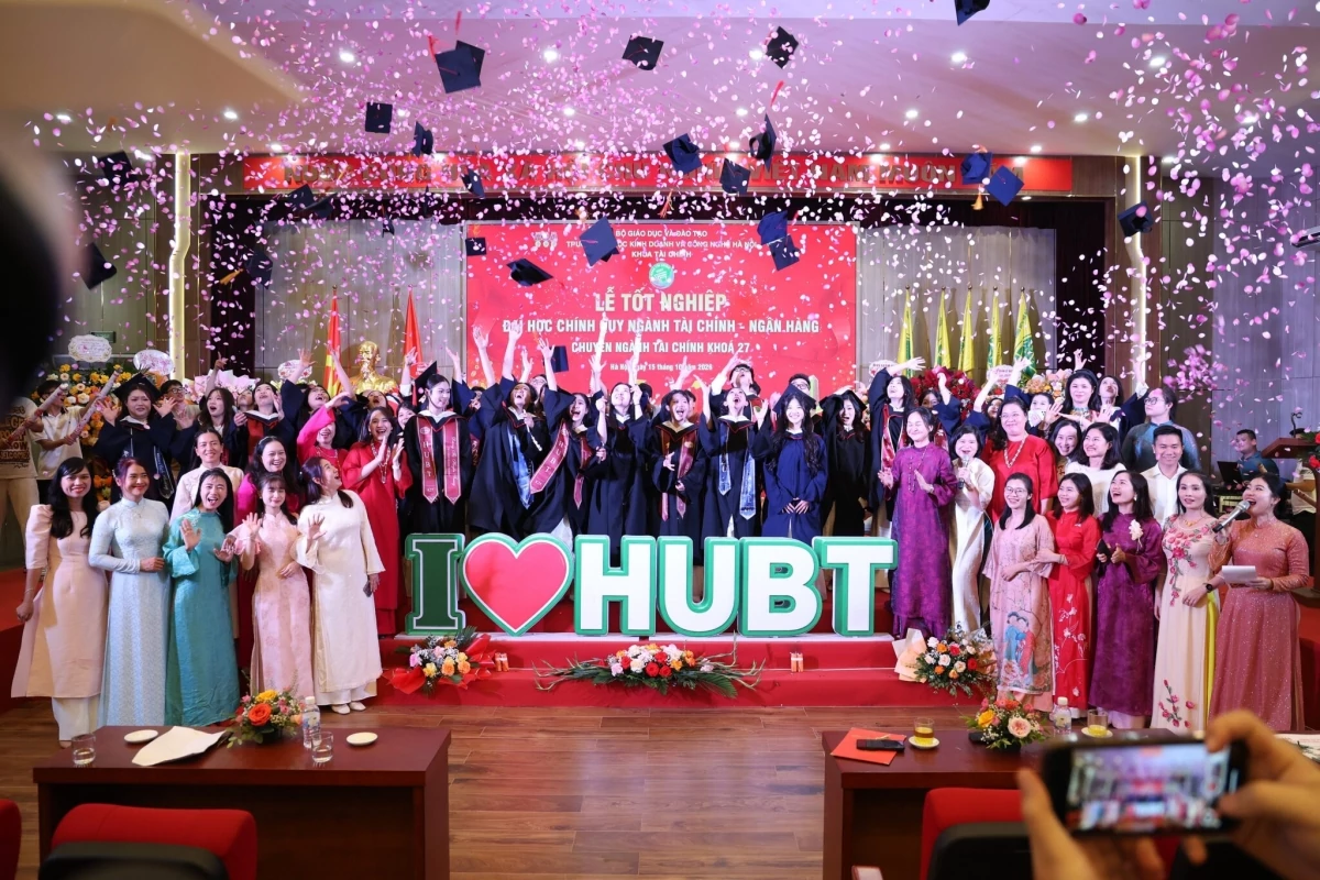 HUBT: 209 tân cử nhân ngành Tài chính - Ngân hàng, chuyên ngành Tài chính, chính thức tốt nghiệp HUBT: 209 tân cử nhân ngành Tài chính - Ngân hàng, chuyên ngành Tài chính, chính thức tốt nghiệp