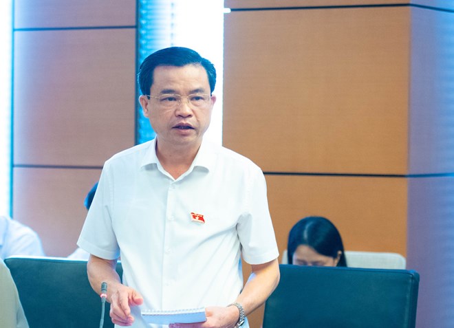 Đại biểu Quốc hội nêu bất cập tiền lương giữa công chức và viên chức cấp xã