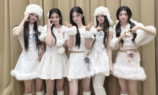 ILLIT đối diện áp lực giá vé khi concert encore xuất hiện nhiều ghế trống