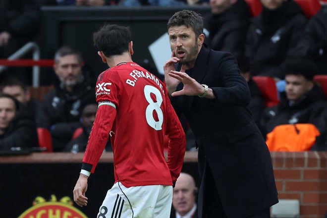 Bruno Fernandes phải xin lỗi nếu muốn tiếp tục khoác áo Man United