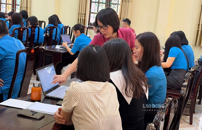 Cán bộ Công đoàn Lào Cai học cách làm truyền thông thời AI