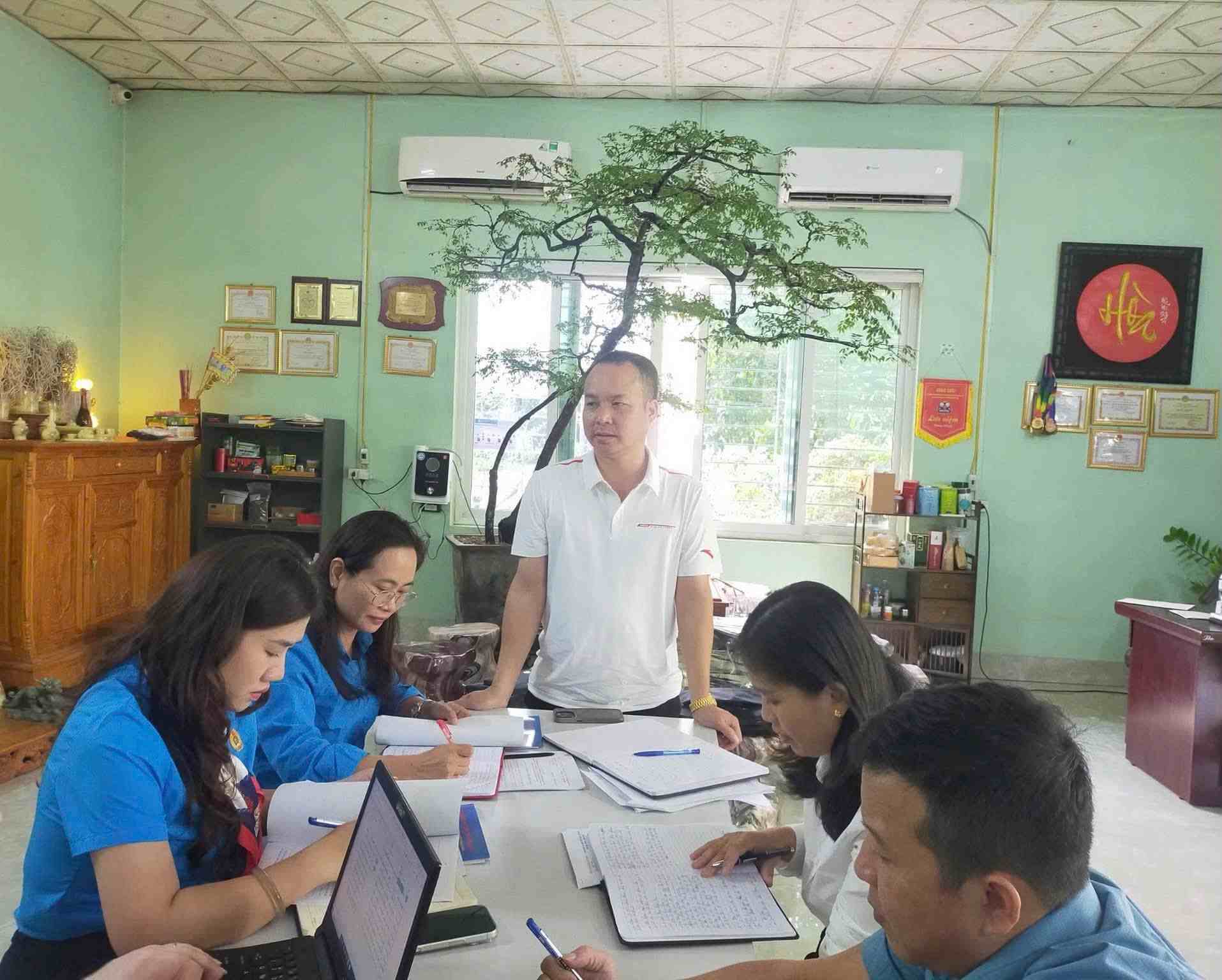 Đại diện doanh nghiệp phát biểu tại buổi làm việc. Ảnh: Công đoàn Cao Bằng